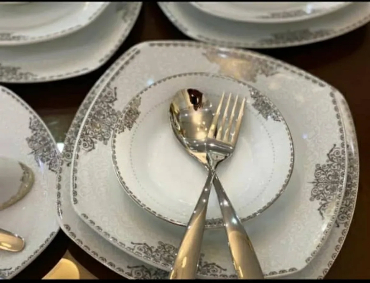 سرویس چینی52 پارچه کد 403 پارس 6نفره